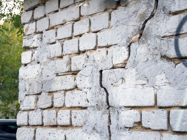Cracked Brick Wall Repair in Independence